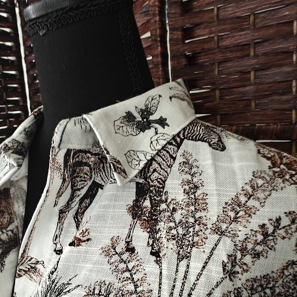 Women's Safari Print Button Down Shirt - Picture 5 of 8